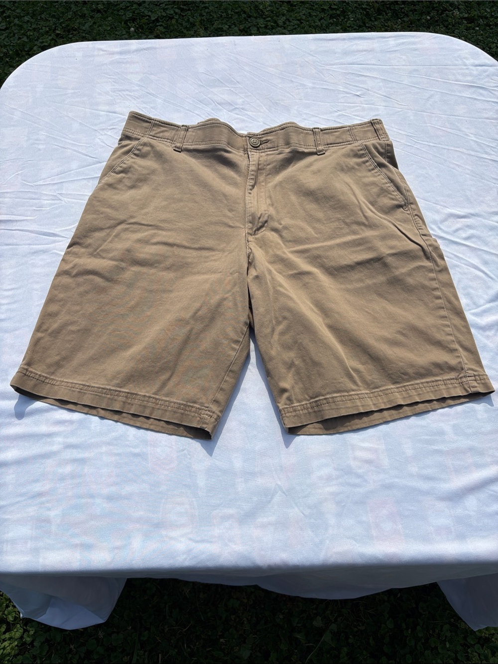 Lee Extreme Comfort Men's Flat Front Tan Shorts